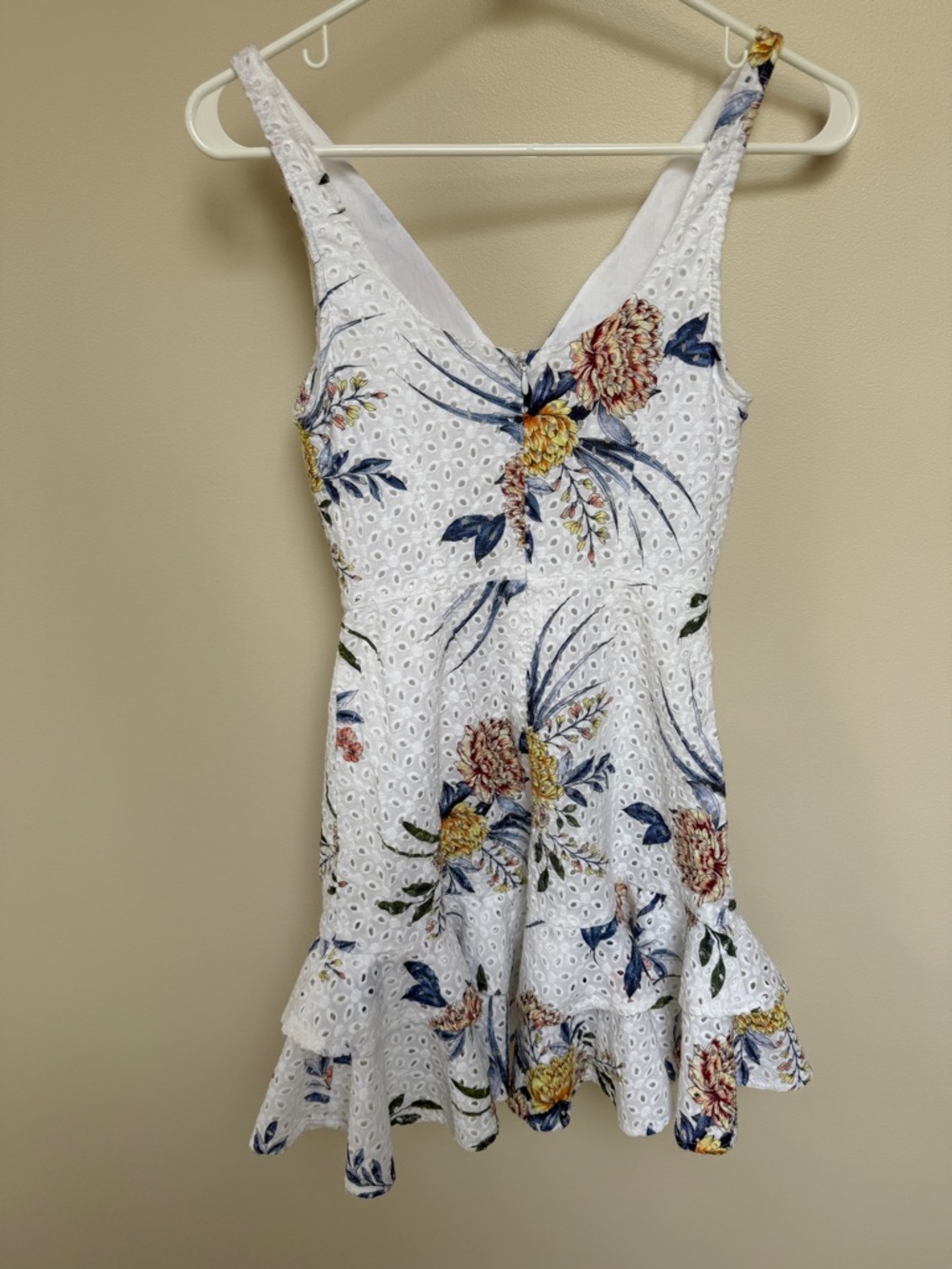 BB Dakota White Eyelet Floral V-Neck Mini Dress 0